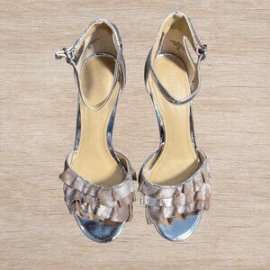 Marc Fisher Balia Silver Ruffle Heeled Leather Sandal Womens Size 6 Preppy Fun